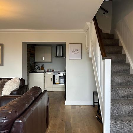 The Cosy Cottage Retreat! Perfect For Contractors, Relocators, Getaway Llantrisant  Exterior photo